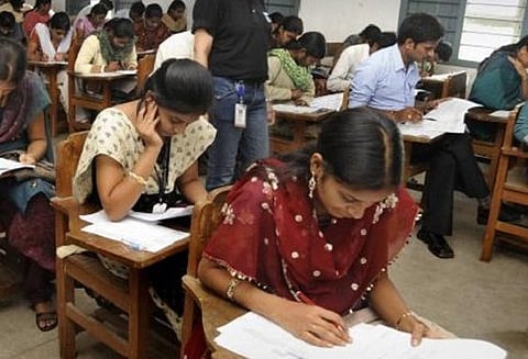 அடுத்த ஆண்டு முதல் நீட் தேர்வுக்கு நாடு முழுவதும் ஒரே மாதிரியான தேர்வு; சி.பி.எஸ்.இ. அறிவிப்பு
