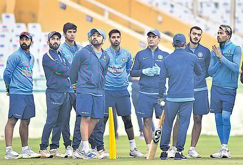 இலங்கைக்கு பதிலடி கொடுக்குமா இந்தியா? 2-வது ஒரு நாள் போட்டி இன்று நடக்கிறது