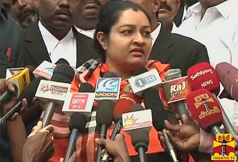 போயஸ் கார்டனில் இருந்த சசிகலா உள்பட அனைவரிடமும் விசாரணை நடத்த வேண்டும் தீபா கோரிக்கை