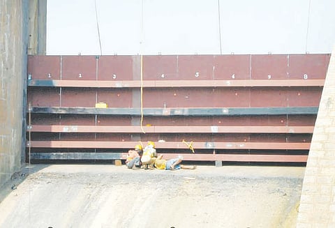 கிருஷ்ணகிரி அணையில் புதிய ‘ஷட்டர்’ அமைக்கும் பணிகள் 90 சதவீதம் நிறைவடைந்துள்ளது