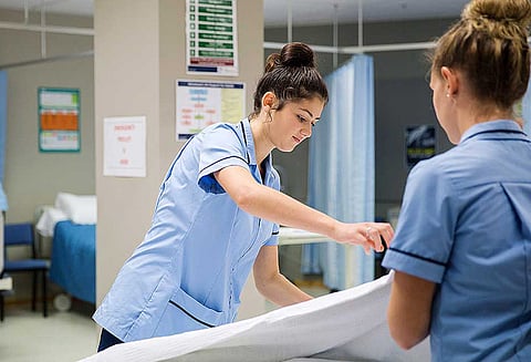 தனியார் மருத்துவமனை நர்சுகளின் சம்பளத்தை ஒழுங்குபடுத்துங்கள் மாநிலங்களுக்கு, மத்திய அரசு அறிவுரை