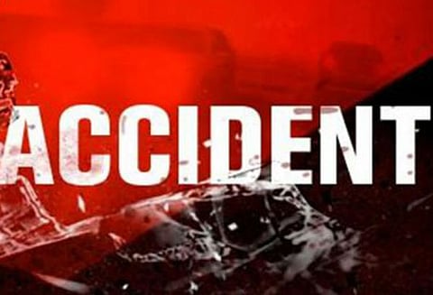 மோட்டார்சைக்கிள் மீது ஆம்னி பஸ் மோதல்; என்ஜினீயரிங் மாணவர் பலி