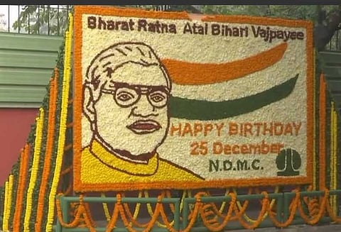முன்னாள் பிரதமர் வாஜ்பாயின் 93- வது பிறந்த நாள்: பிரதமர் மோடி நேரில் சென்று வாழ்த்து
