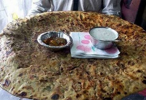 மூன்று பரோட்டாக்களை சாப்பிடுபவர்களுக்கு ஒரு லட்சம் பரிசு வினோத ஓட்டல்