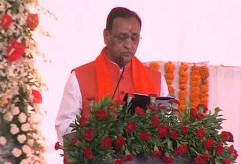 குஜராத் முதல் மந்திரியாக விஜய் ரூபானி பதவி ஏற்பு