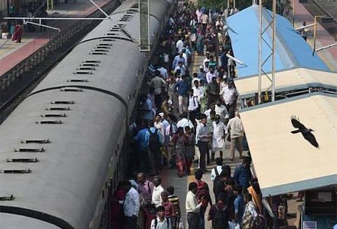 ஆவடி ரெயில் நிலையத்தில் மின்சார ரெயில் தடம் புரண்டது ரெயில் சேவை பாதிப்பு