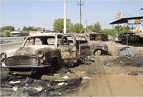 2006ம் ஆண்டு மாலேகான் குண்டு வெடிப்பு; 3 குற்றவாளிகள் விடுவிப்பு