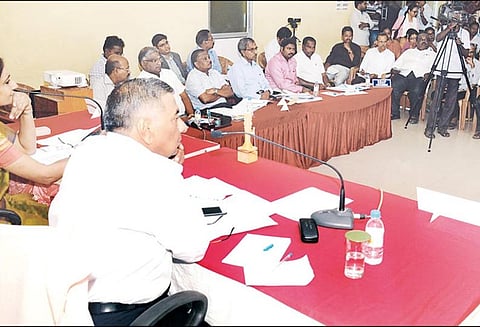 பொதுமக்களிடம் கருத்துக்கேட்பு கூட்டம்: மின்சார கட்டணத்தை உயர்த்த கடும் எதிர்ப்பு