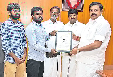 அனிதாவின் குடும்பத்துக்கு ரூ.7 லட்சம் நிதி உதவி