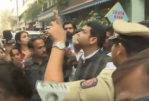 மும்பை வணிக வளாக தீ விபத்தில் 14 பேர் பலியான சம்பவம்: 5 பேர் இடைநீக்கம்