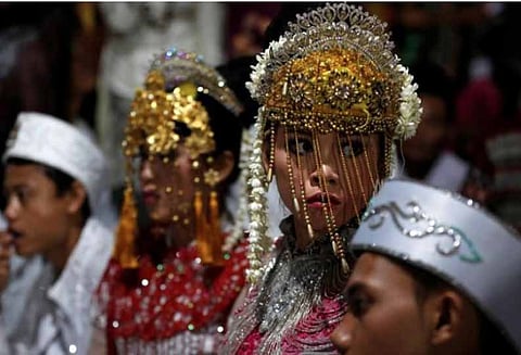 இந்தோனேசியாவில் புத்தாண்டு கொண்டாட்டம் ஒரே மேடையில் 450 ஜோடிகளுக்கு திருமணம்