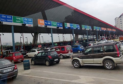 சுங்க கட்டணத்தை தற்போதைக்கு கைவிடும் வாய்ப்பு இல்லை: நிதின் கட்காரி திட்டவட்டம்