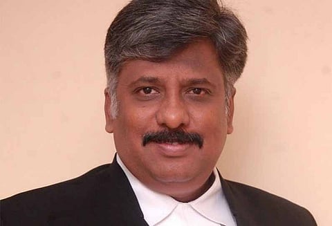 வீடியோ ஆதாரங்கள் அடங்கிய பென் டிரைவை விசாரணை ஆணையத்தில் ஒப்படைத்தார் டிடிவி தினகரன் வழக்கறிஞர்