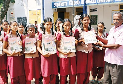 2¼ லட்சம் மாணவ- மாணவிகளுக்கு பாடபுத்தகம் பள்ளிகள் திறந்ததும் வழங்கப்பட்டது