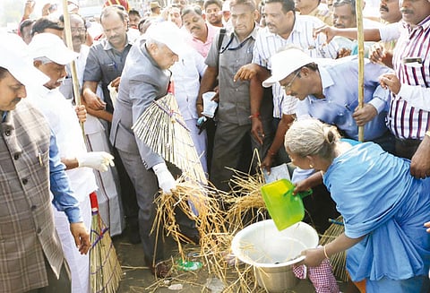 தஞ்சையில் தூய்மை இந்தியா திட்ட விழிப்புணர்வு பேரணி கவர்னர் தொடங்கி வைத்தார்