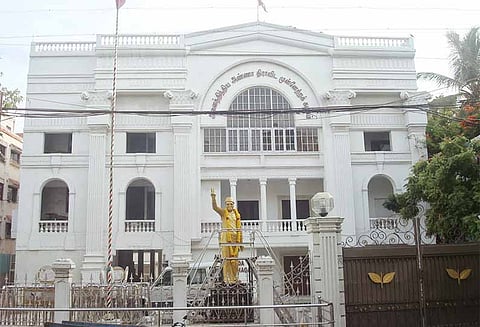 அதிமுகவின் அதிகாரப்பூர்வ செய்தித் தொடர்பாளர்களாக 12 பேர் நியமனம்