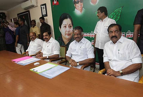 விரைவில் உள்ளாட்சி தேர்தல் தயாராகுமாறு அதிமுக எம்.எல்.ஏக்களுக்கு அறிவுறுத்தல்