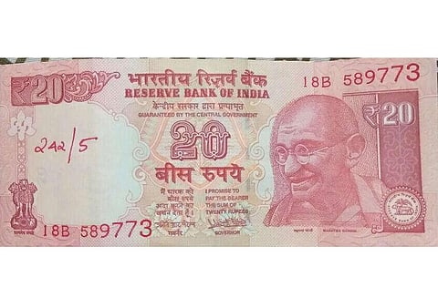 ஆர்.கே.நகர் தொகுதியில் ரூ.20 டோக்கனுடன் வந்தவர்களுக்கு அல்வா கொடுத்தனர்