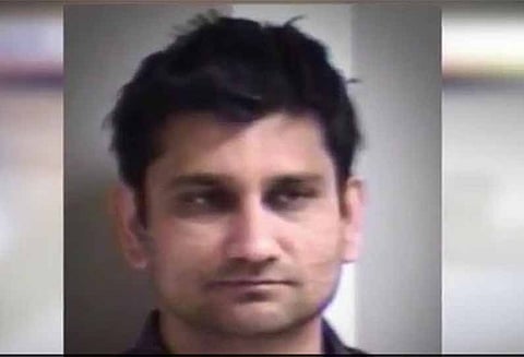 விமானத்தில் தூங்கிக் கொண்டு இருந்த பெண்ணிடம் சில்மிஷம் இந்தியர் கைது