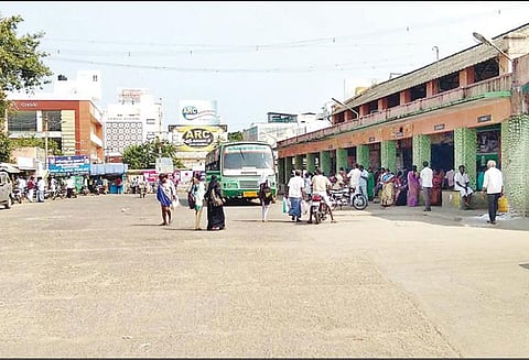 போக்குவரத்து தொழிலாளர்கள் வேலைநிறுத்தம் தனியார் பஸ்களில் கூடுதல் கட்டணம்