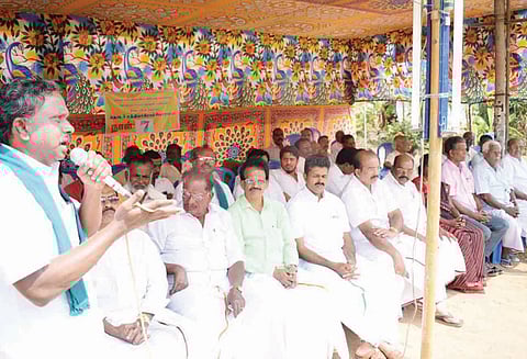 புலியூர்குறிச்சியில் 7–வது நாளாக சத்தியாகிரகம்: குமரியை பேரிடர் மாவட்டமாக அறிவிக்க வேண்டும்