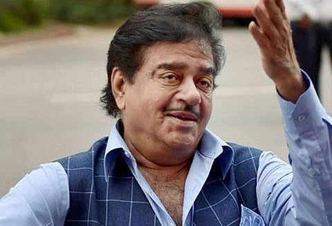 பாஜக அதிருப்தி எம்.பி சத்ருகன் சின்கா இல்லத்தின் ஒரு பகுதி மாநகராட்சி அதிகாரிகளால் உடைப்பு