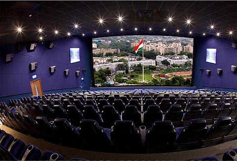 திரையரங்குகளில் தேசிய கீதம் கட்டாயம் இல்லை: உச்ச நீதிமன்றம்