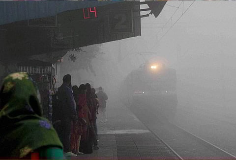 டெல்லியில் கடும் பனிமூட்டம்: 39 ரயில்கள் தாமதம், 13 ரயில்கள் ரத்து