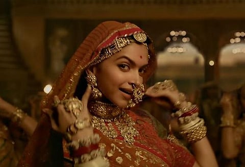 பத்மாவத் படத்திற்கு எதிராக அமைதி போராட்டம் - பா.ஜனதா தலைவர்; தீபிகா தலைக்கு ரூ. 10 கோடி அறிவித்தவர்!