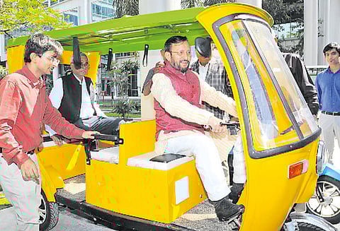 ஐ.ஐ.டி.கள் புதிய தொழில்நுட்பங்களை கண்டுபிடிக்க வேண்டும் மத்திய மந்திரி பிரகாஷ் ஜவடேகர் பேச்சு