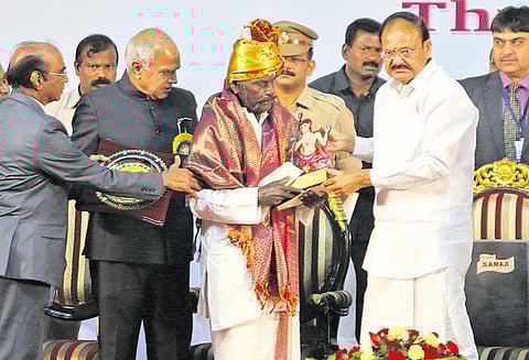 தாய் மொழியில் புலமை பெற்றால் உயர்ந்த இடத்தை அடையலாம் வெங்கையா நாயுடு பேச்சு