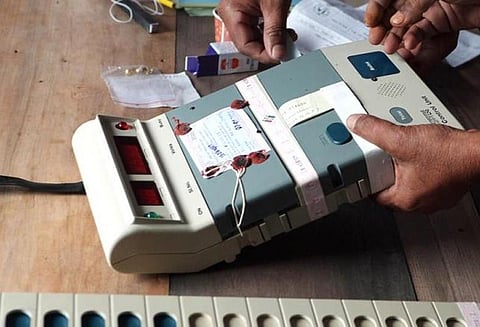 வேட்பாளரின் புகைப்படத்துடன் மின்னணு வாக்குப்பதிவு இயந்திரங்கள்!