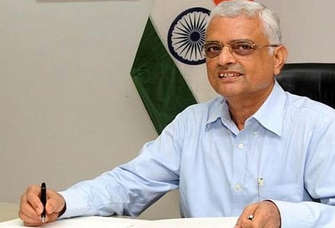 வாக்காளர் அடையாள அட்டையுடன் ஆதார் எண்ணை இணைப்பதற்கு நான் ஆதரவு -ஓ.பி.ராவத்