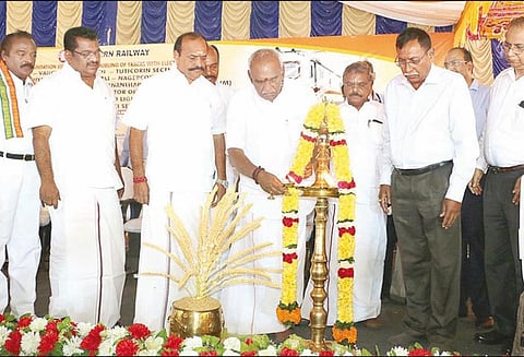 ரூ.3,600 கோடியில் இரட்டை ரெயில் பாதை திட்டம் ரெயில்வே இணை மந்திரி அடிக்கல் நாட்டினார்