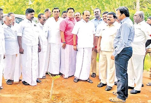 டாக்டர் பா.சிவந்தி ஆதித்தனாருக்கு மணிமண்டபம் அமைப்பதற்கான இடங்களை அமைச்சர் பார்வையிட்டார்