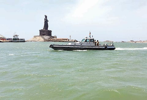 குடியரசு தினத்தையொட்டி கன்னியாகுமரி கடல் பகுதியில் கடலோர போலீசார் தீவிர கண்காணிப்பு