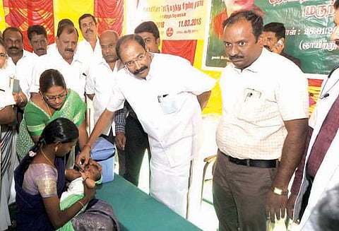 போலியோ சொட்டு மருந்து முகாம் அமைச்சர்கள் தங்கமணி, சரோஜா கலந்து கொண்டனர்