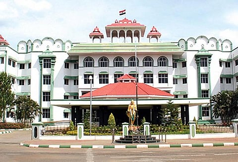 பணம் கொடுத்து பணியில் சேர்பவர்கள் எப்படி நேர்மையாக பணி செய்ய முடியும்: உயர் நீதிமன்ற கிளை கேள்வி