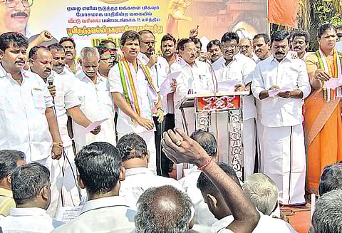 தி.மு.க.வினர் கண்டன ஆர்ப்பாட்டம்