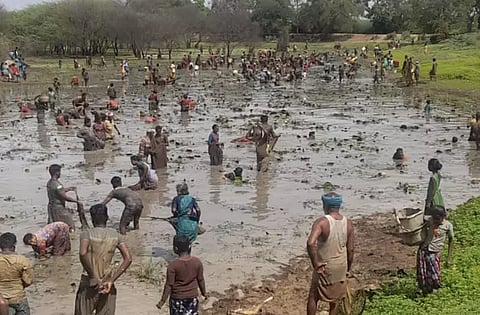 கண்மாயில் மீன்பிடி திருவிழா