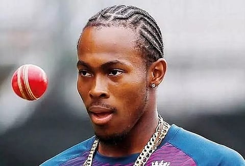 இங்கிலாந்து கிரிக்கெட் அணியின் வேகப்பந்து வீச்சாளர் ஜோப்ரா ஆர்ச்சர் காயம்