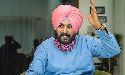 சரண் அடைய கால அவகாசம் கோரிய சித்துவின் மனுவை விசாரணைக்கு ஏற்க சுப்ரீம் கோர்ட் மறுப்பு