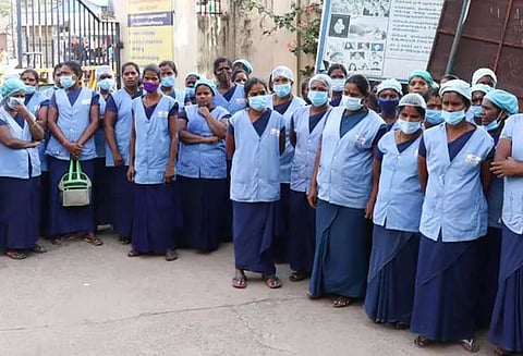 கடலூரில் அரசு ஆஸ்பத்திரியை துப்புரவு ஊழியர்கள் முற்றுகையிட முயற்சி