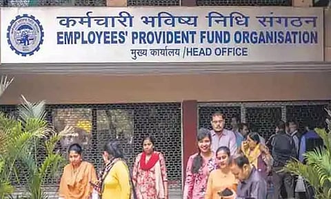 தொழிலாளர் வருங்கால வைப்பு நிதி அமைப்பில் மார்ச் மாதம் 15.32 லட்சம் பேர் சேர்ப்பு