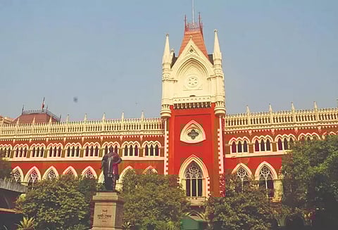 சட்ட விரோதமாக நியமிக்கப்பட்ட மேற்கு வங்காள மந்திரி மகள் ஆசிரியர் பணியில் இருந்து நீக்கம்