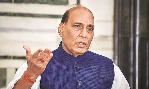 டெல்லியில் வானிலை பாதிப்பு; மத்திய மந்திரி ராஜ்நாத் சிங்கின் விமானம் ஆக்ரா சென்றது