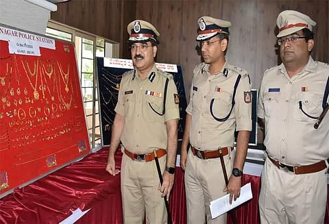 பெங்களூருவில் கொள்ளையில் ஈடுபட்ட ஆந்திராவை சேர்ந்த தம்பதி உள்பட 3 பேர் கைது