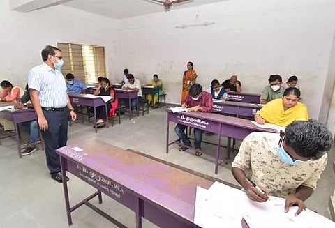 கிருஷ்ணகிரி மாவட்டத்தில் குரூப்-2 தேர்வை 20,559 பேர் எழுதினர்-3,858 பேர் தேர்வு எழுதவில்லை