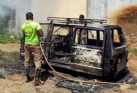 கார் தீப்பிடித்து எரிந்ததால் பரபரப்பு