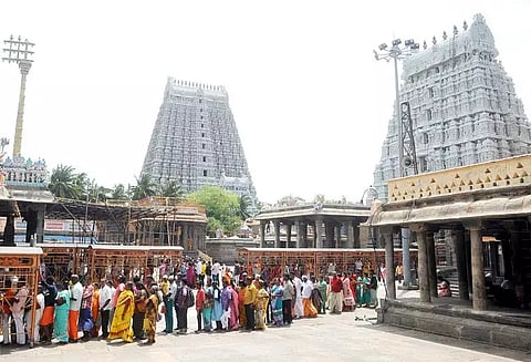 திருவண்ணாமலை அருணாசலேஸ்வரர் கோவிலில் நீண்ட வரிசையில் நின்று பக்தர்கள் சுவாமி தரிசனம்...!